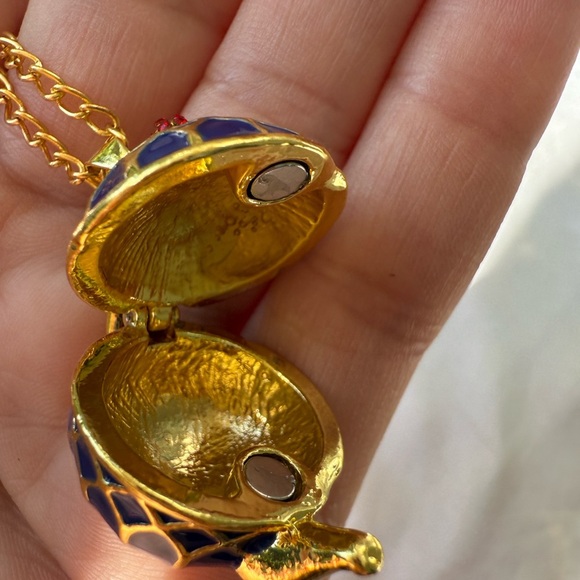 Anthropologe unique adjustable Blue and Gold Teapot Pendant Necklace - Picture 6 of 9